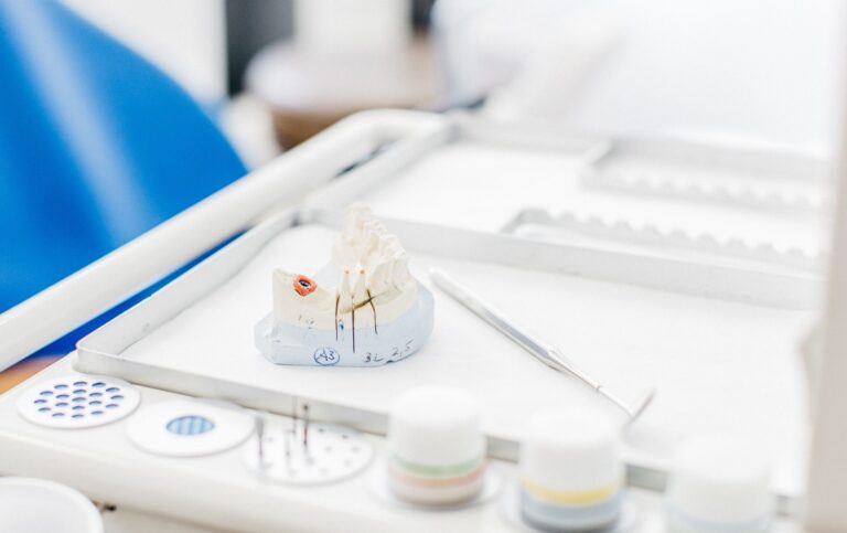 Werbeagentur, Weiden, Oberpfalz, Amberg, Cham, Hof, Marketing, Werbung, kreativmaleins, Webseite, Webdesign, Online, Dr. Melzner, Zahnarzt, Sprechzeiten, Oralchirurgie, Zahnmedizin, Labor, Zahnärztin, Vohenstrauß
